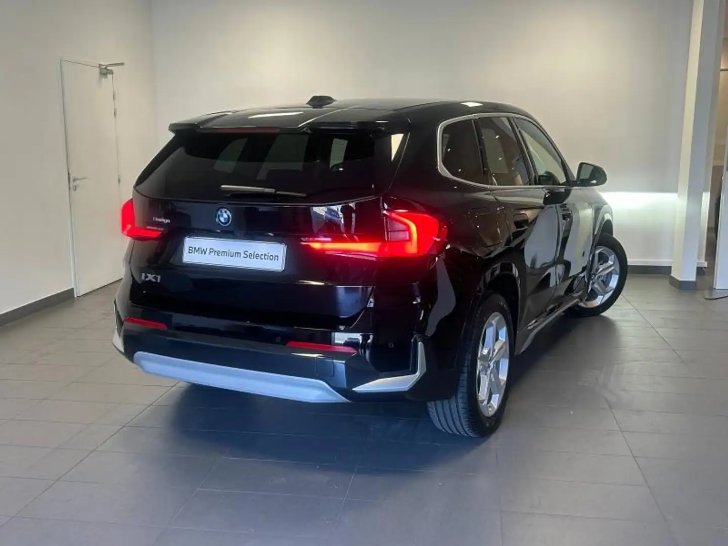 BMW X1 ieDrive20 204ch xLine Schwarz - 2