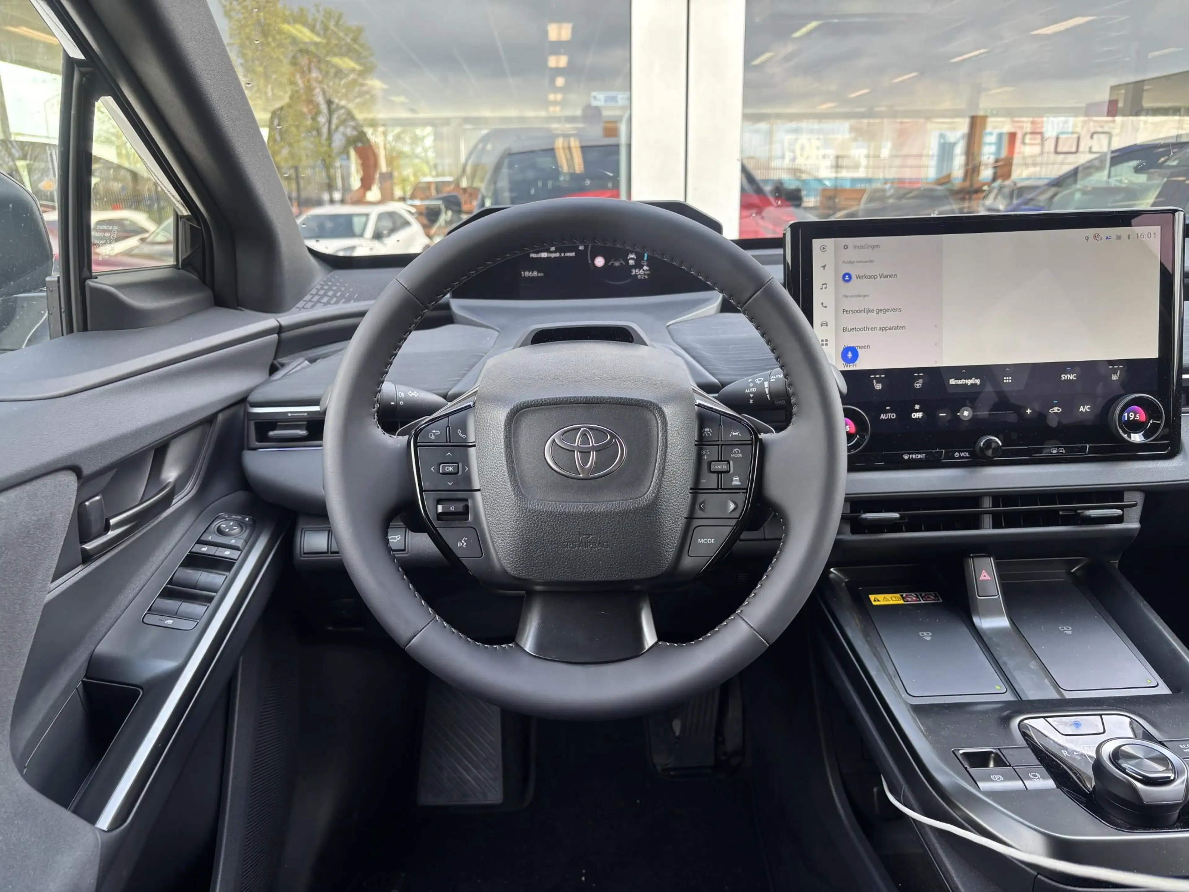 Toyota C-HR+ First Edition 77 kWh — photo 12