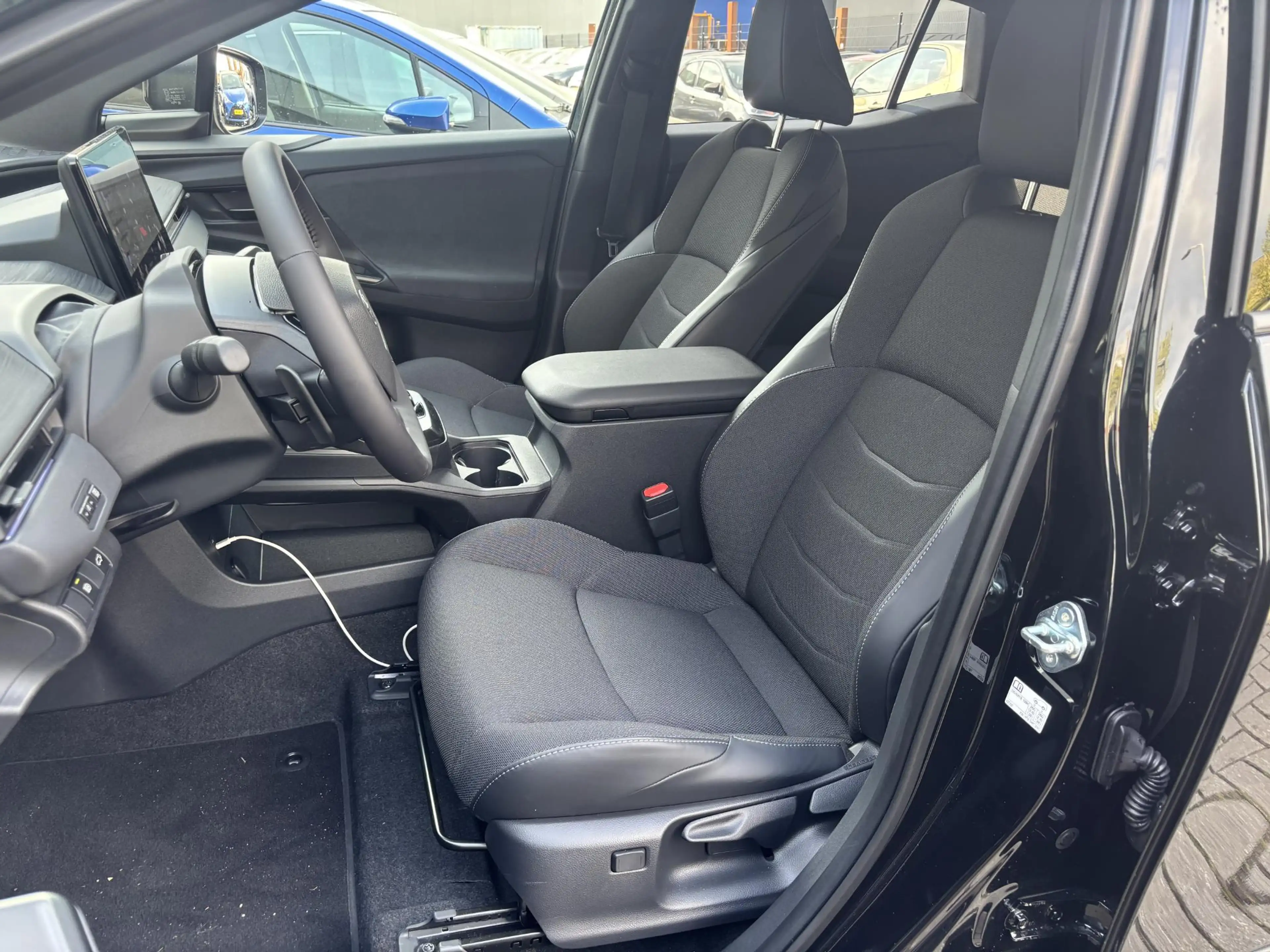 Toyota C-HR+ First Edition 77 kWh — photo 13