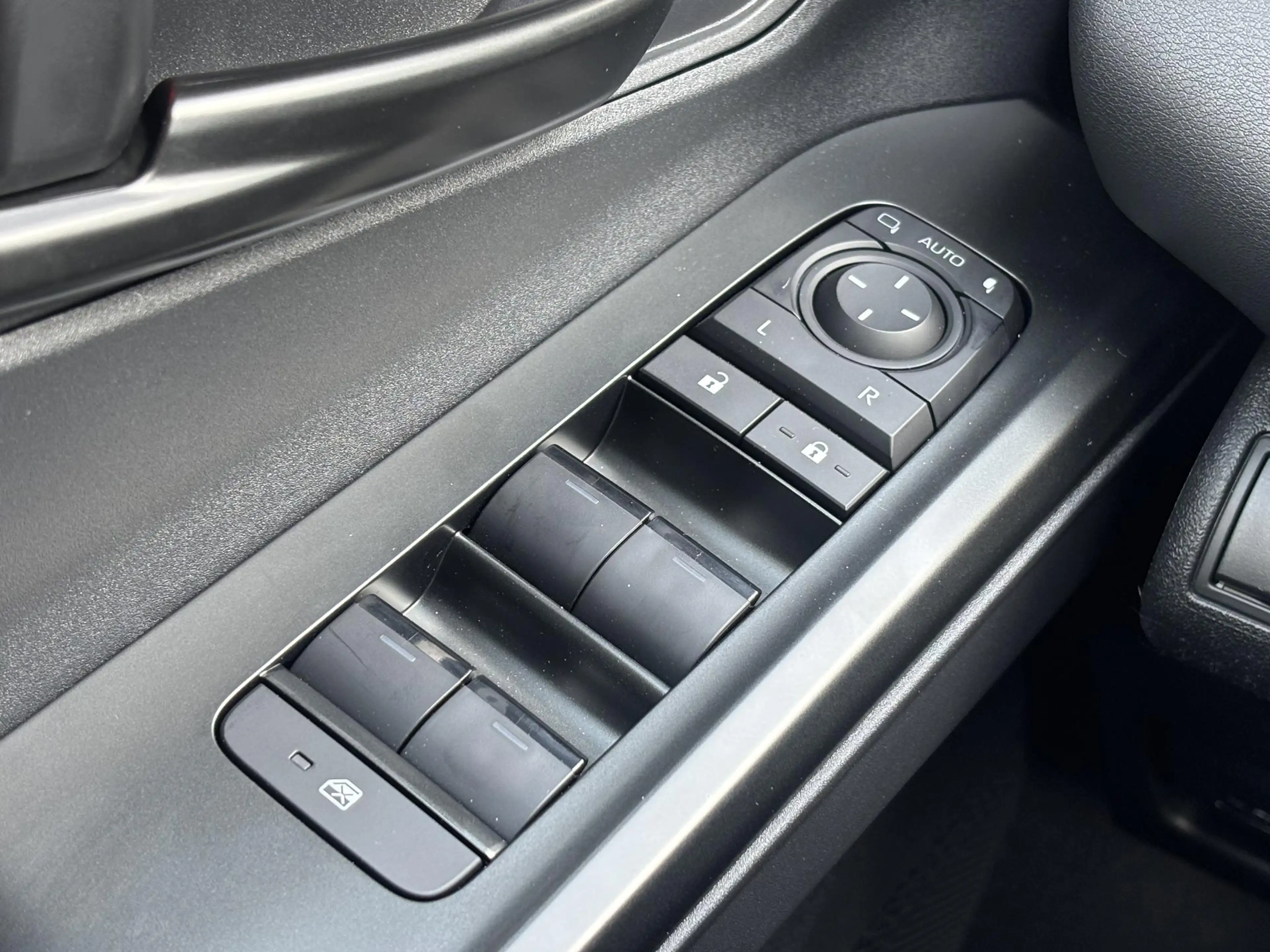 Toyota C-HR+ First Edition 77 kWh — photo 15