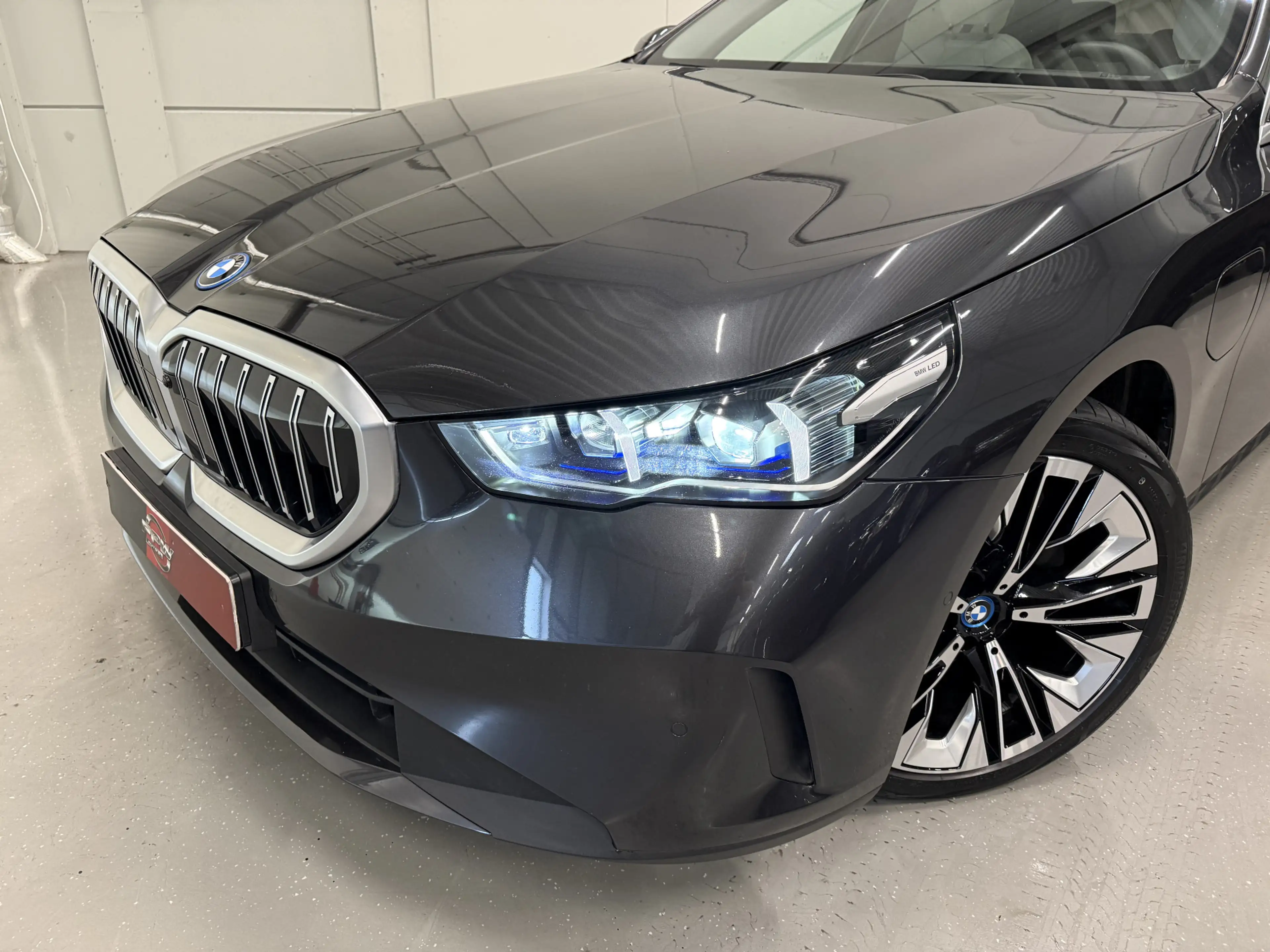 BMW 530 5-serie 530e Edition PANO/H&K/HEAD-UP/LEER-SPORT/C — photo 2