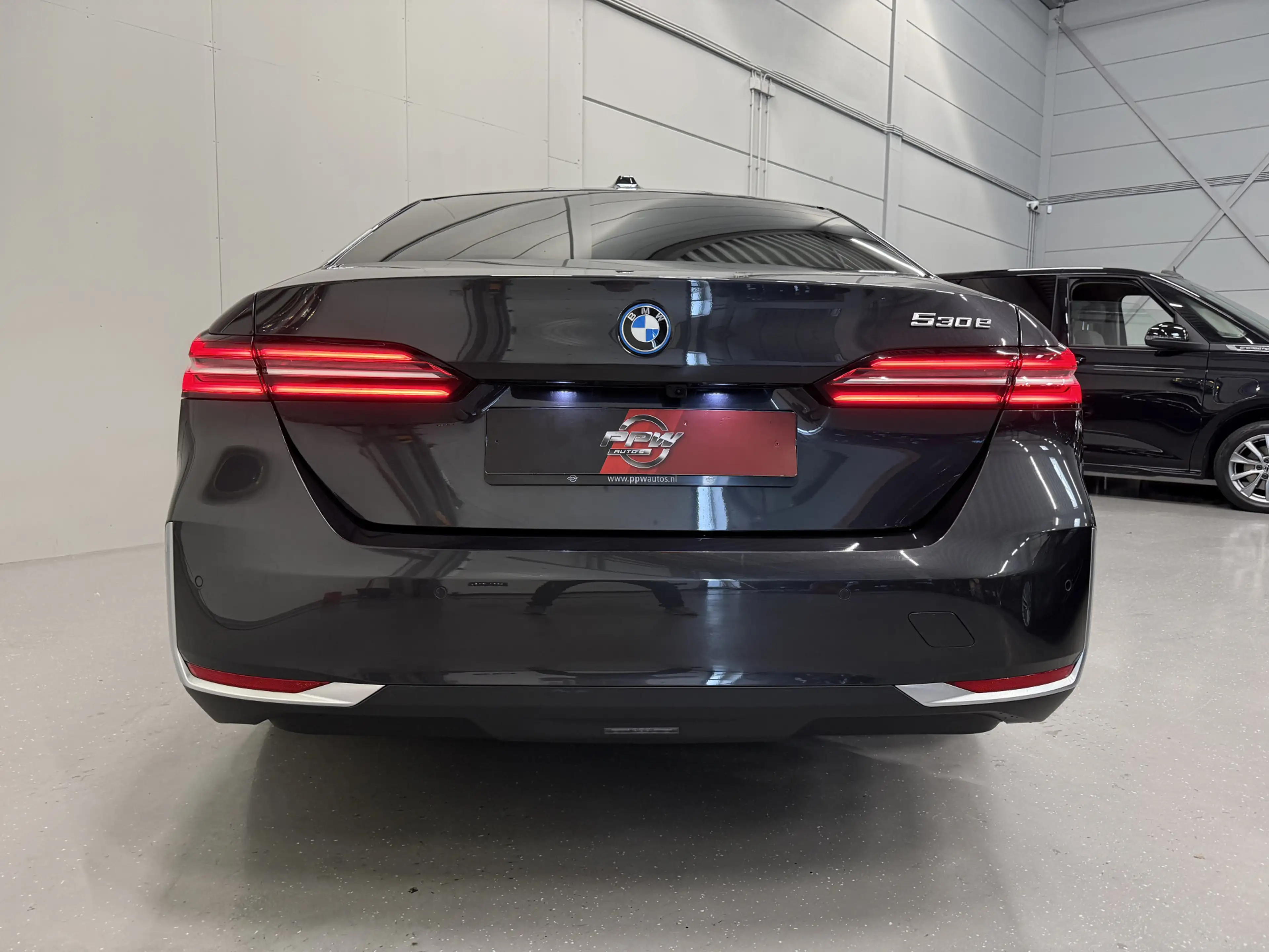 BMW 530 5-serie 530e Edition PANO/H&K/HEAD-UP/LEER-SPORT/C — photo 8
