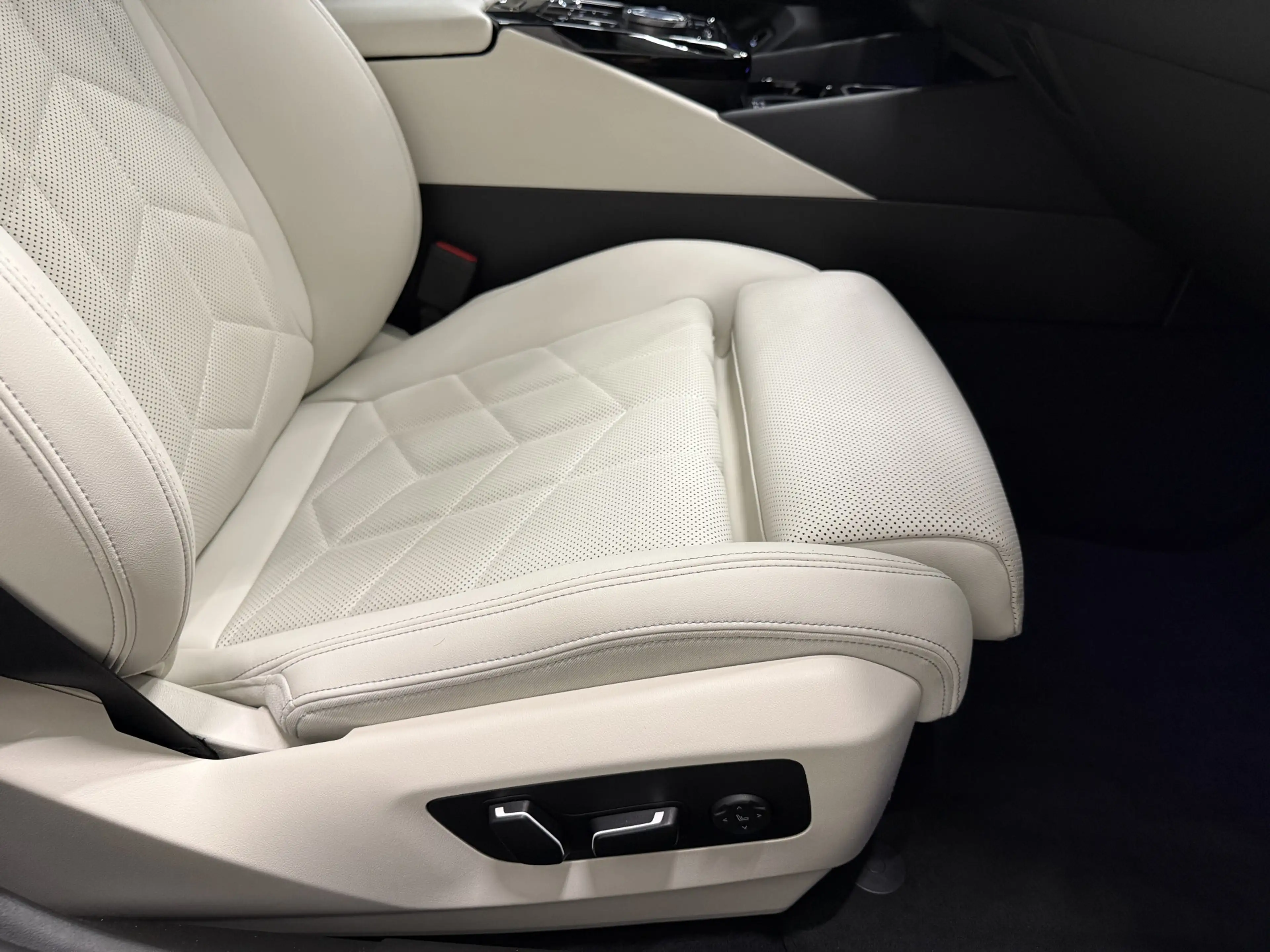 BMW 530 5-serie 530e Edition PANO/H&K/HEAD-UP/LEER-SPORT/C — photo 37