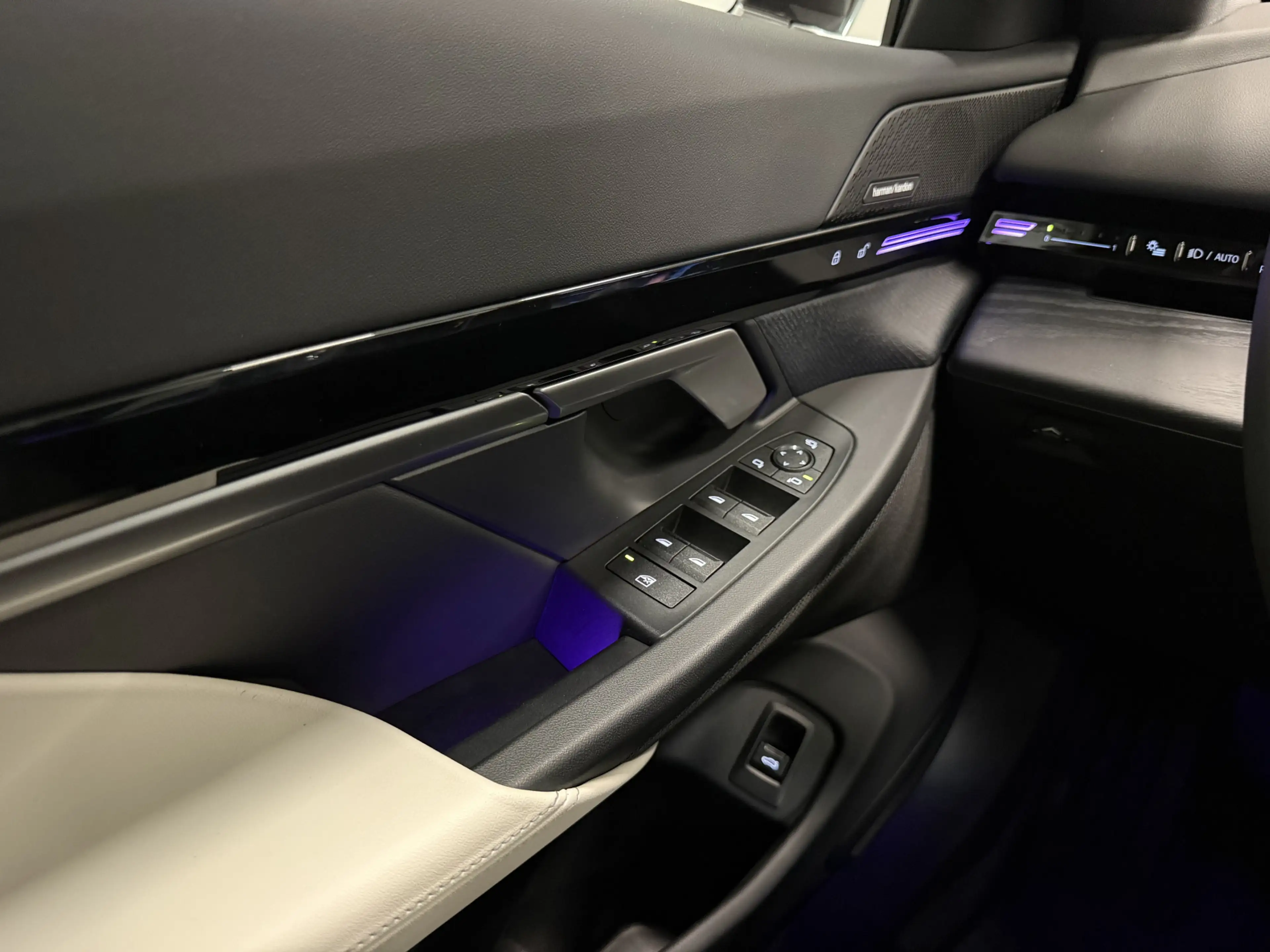 BMW 530 5-serie 530e Edition PANO/H&K/HEAD-UP/LEER-SPORT/C — photo 33