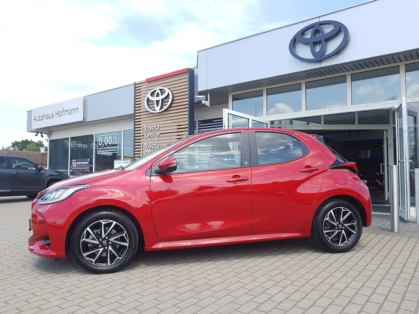 Toyota Yaris Hybrid - Team D - m.Comfort-Paket +Allwetterreifen Rood - 2