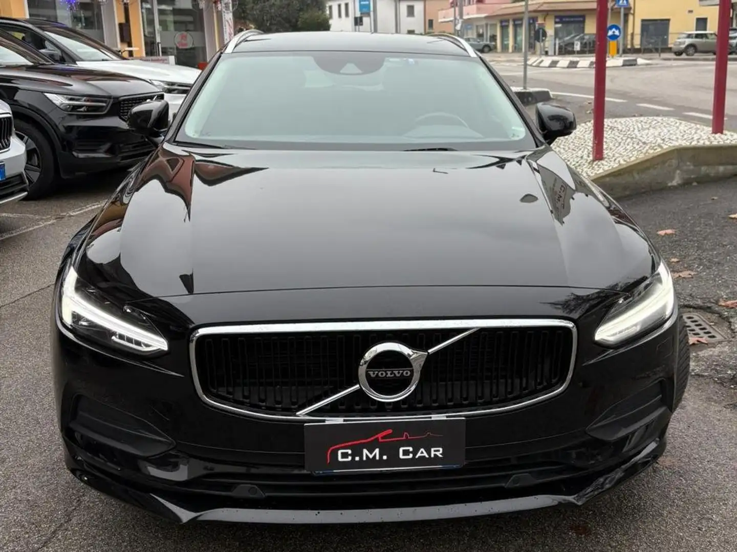Volvo V90 2.0 d3 Momentum geartronic Noir - 2