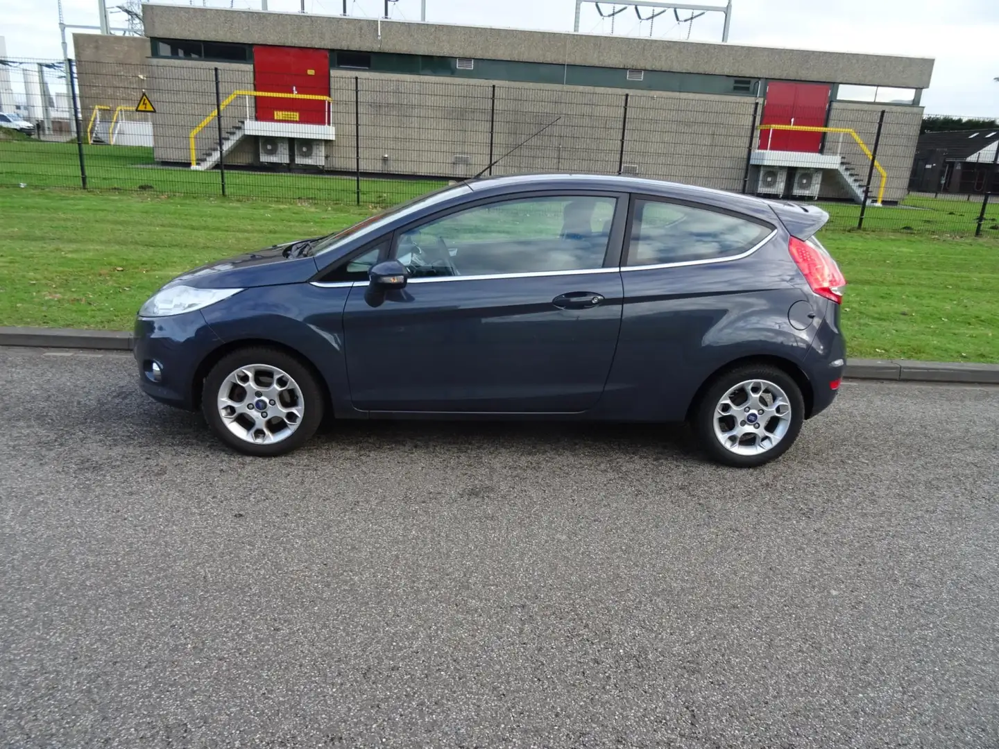 Ford Fiesta 1.4 Trend gas lpg 3 Grijs - 2