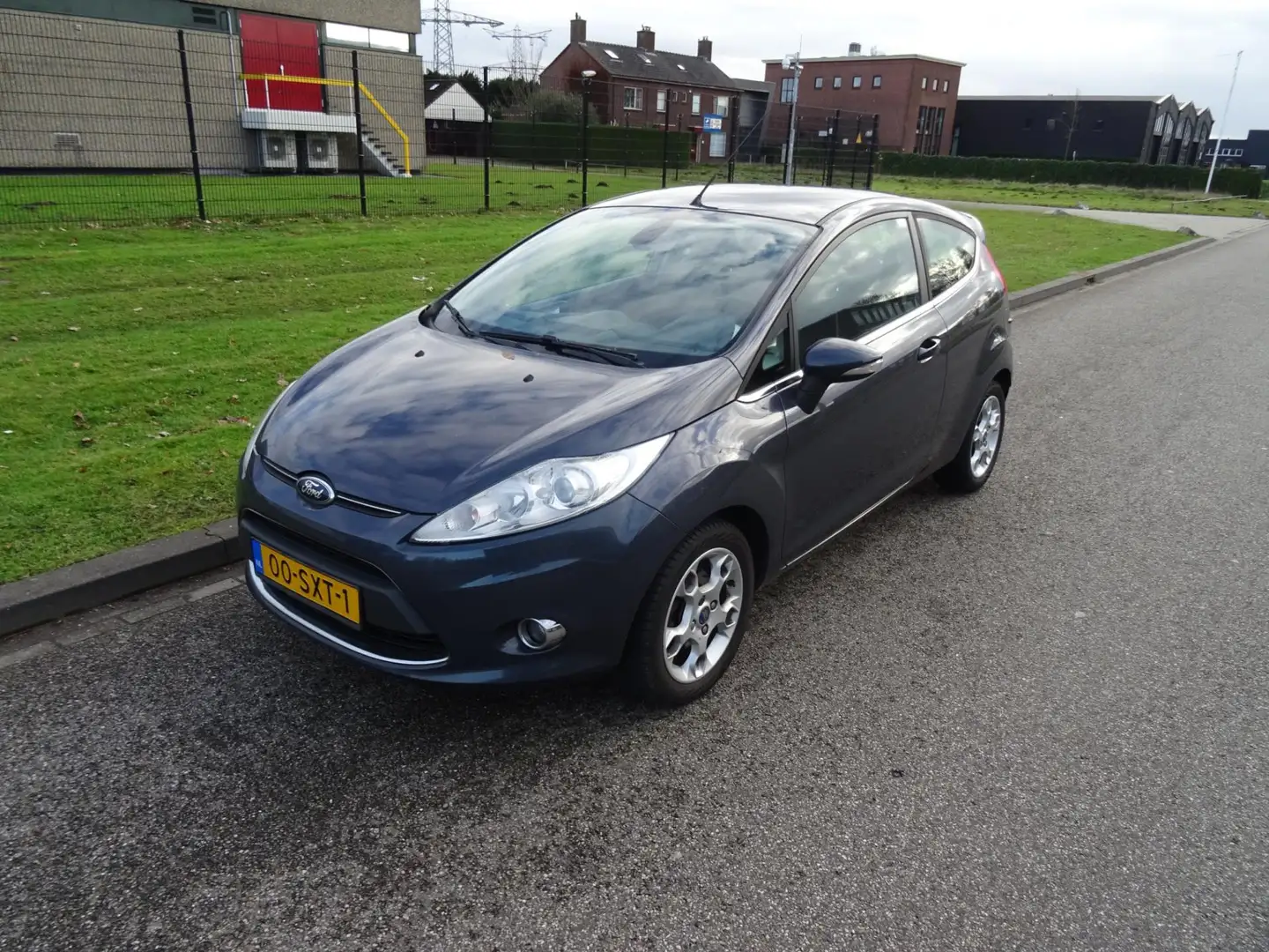 Ford Fiesta 1.4 Trend gas lpg 3 Grijs - 1