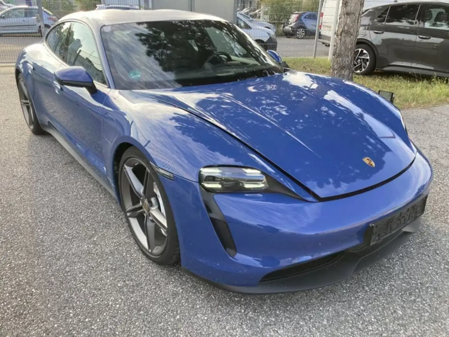 Porsche Taycan Plus Blau - 1