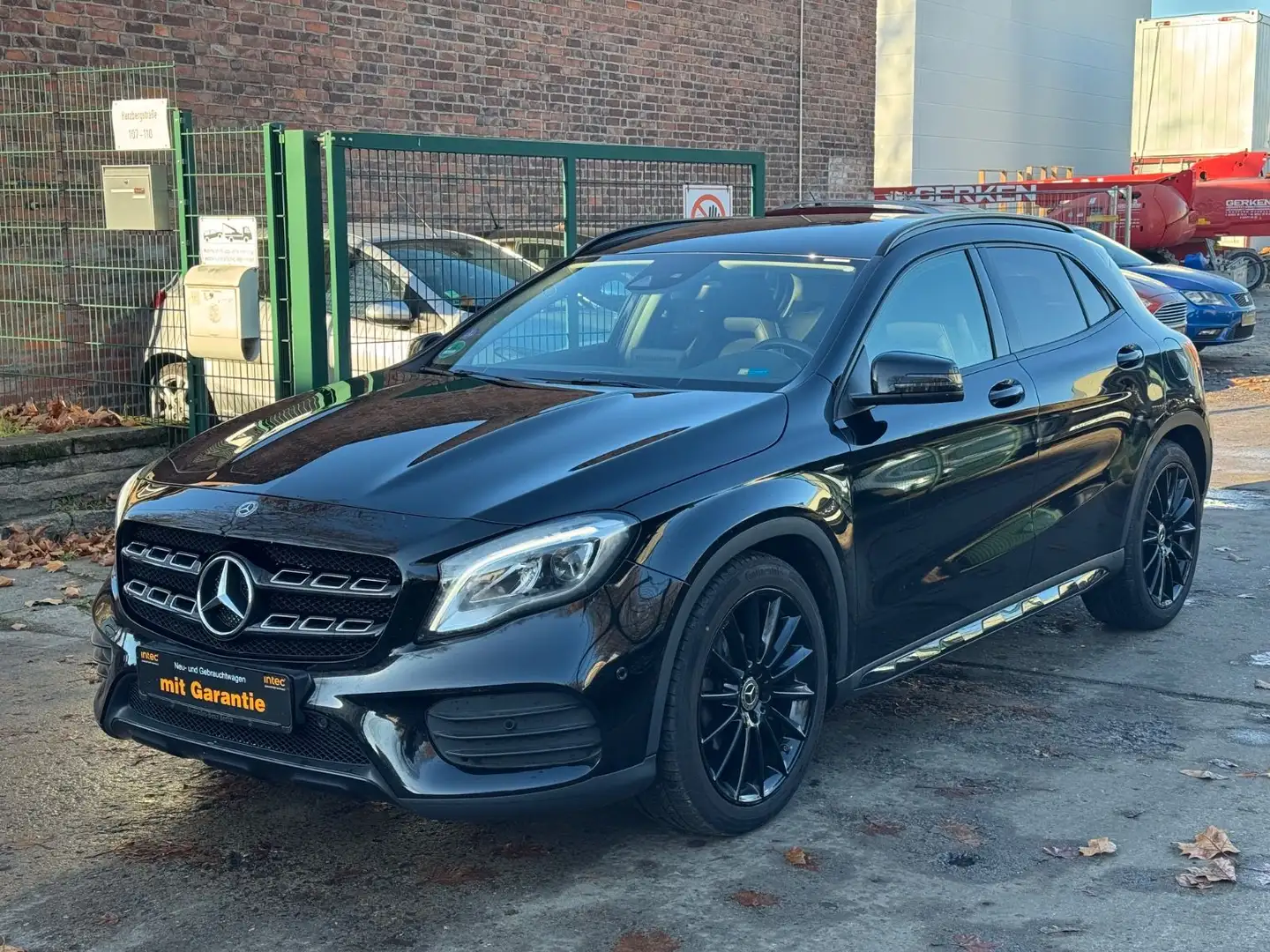 Mercedes-Benz GLA 200 Urban Style Edition AMG Night-Paket Schwarz - 1