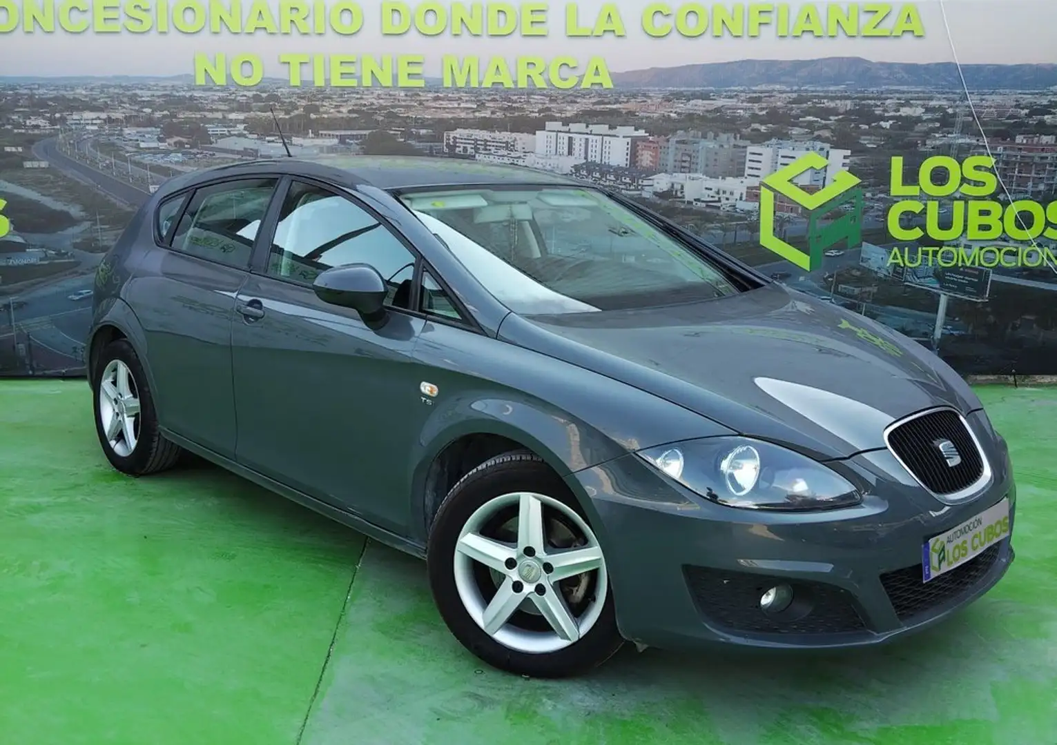 SEAT Leon 1.4 TSI Sport Gris - 1
