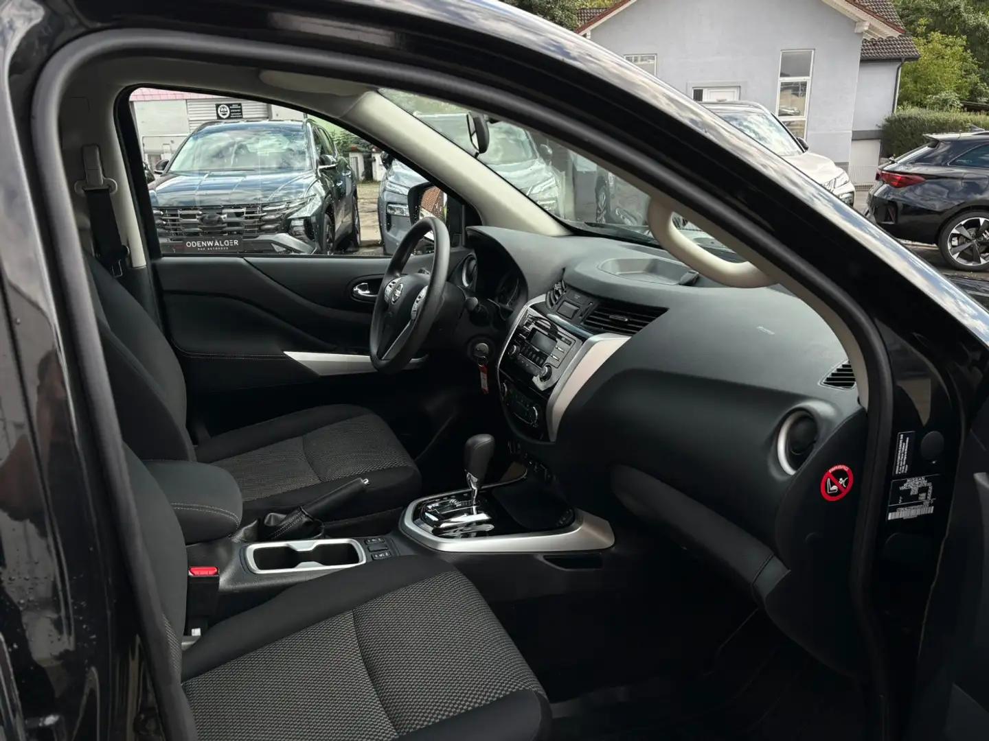 Nissan Navara 2.3DCI Acenta Double Cab Autom. AHK Schwarz - 2