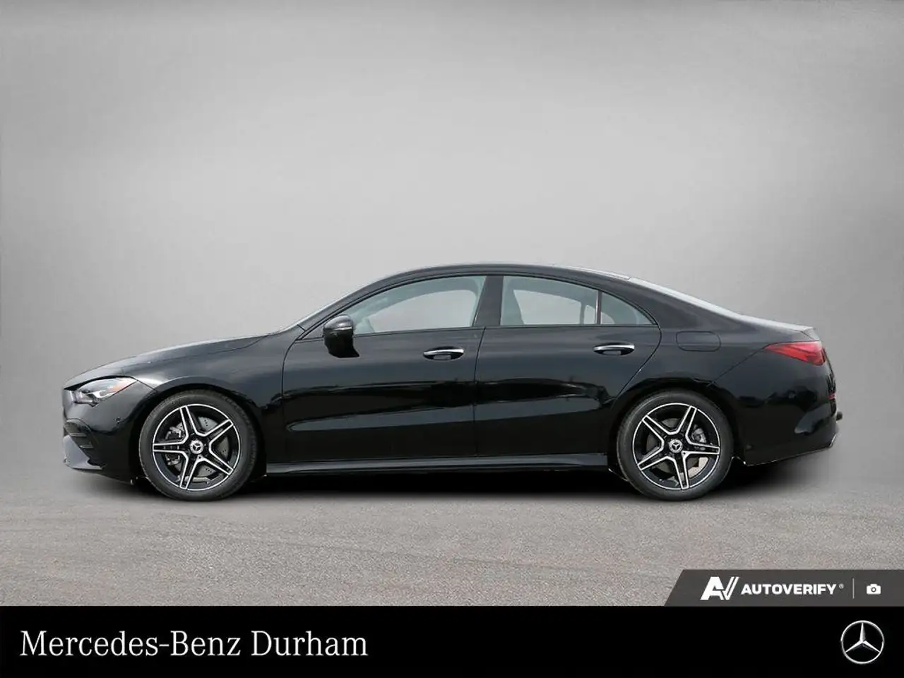 Mercedes-Benz CLA снимка Mercedes-Benz CLA
