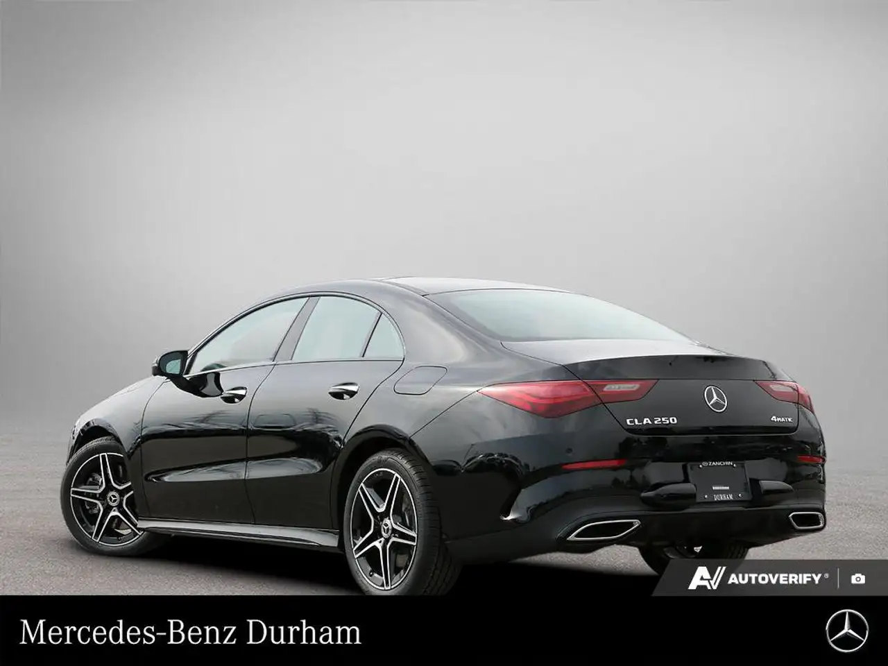 Mercedes-Benz CLA снимка Mercedes-Benz CLA