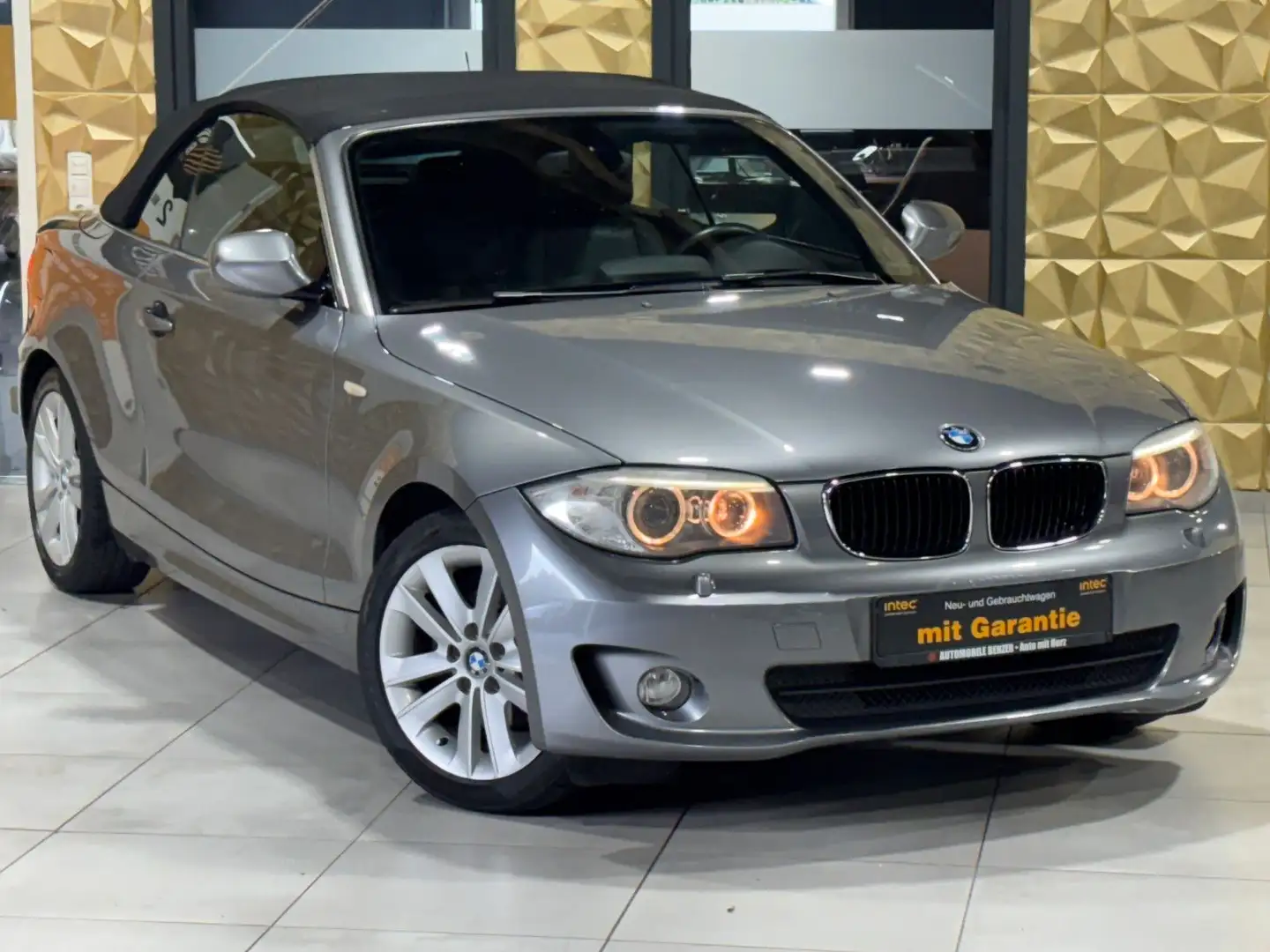 BMW 118 i Baureihe 1 Cabrio/NAVI/PDC/SHZ/KLIMA/8-FACH Grau - 2
