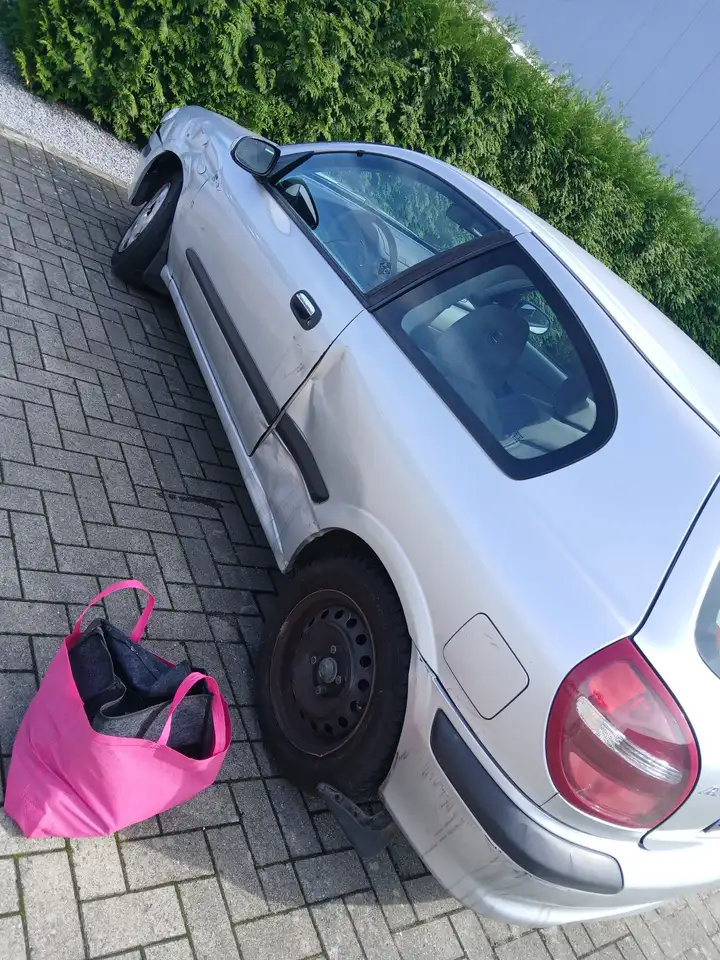 Nissan Almera 1.5i 16v Ambience SR, foto 1