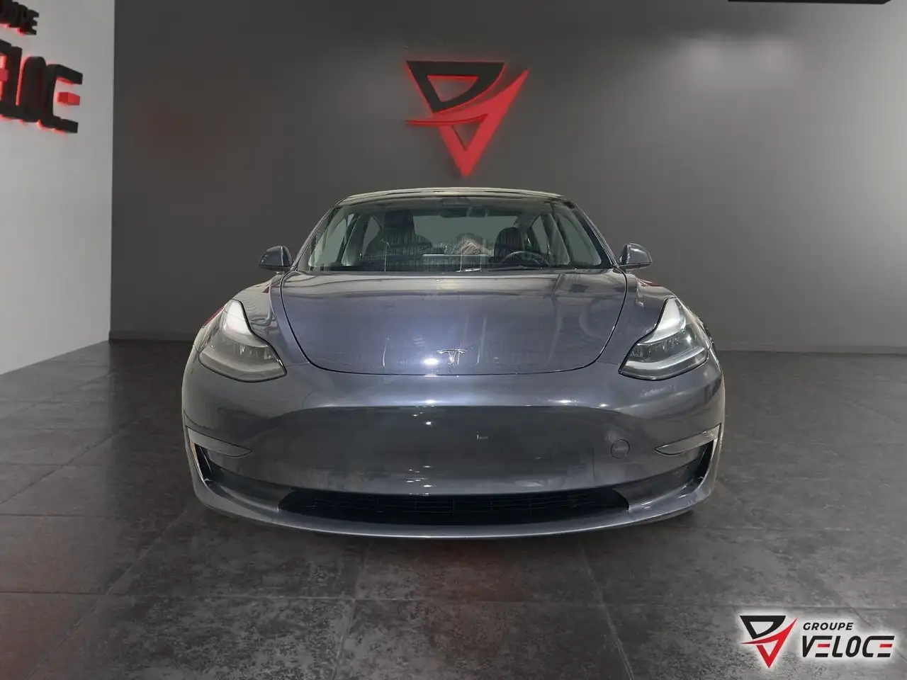 Tesla Model 3 снимка Tesla Model 3