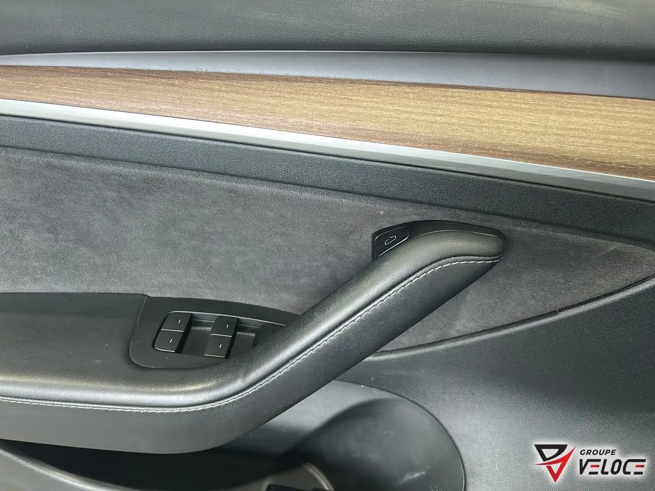 Tesla Model 3 снимка Tesla Model 3