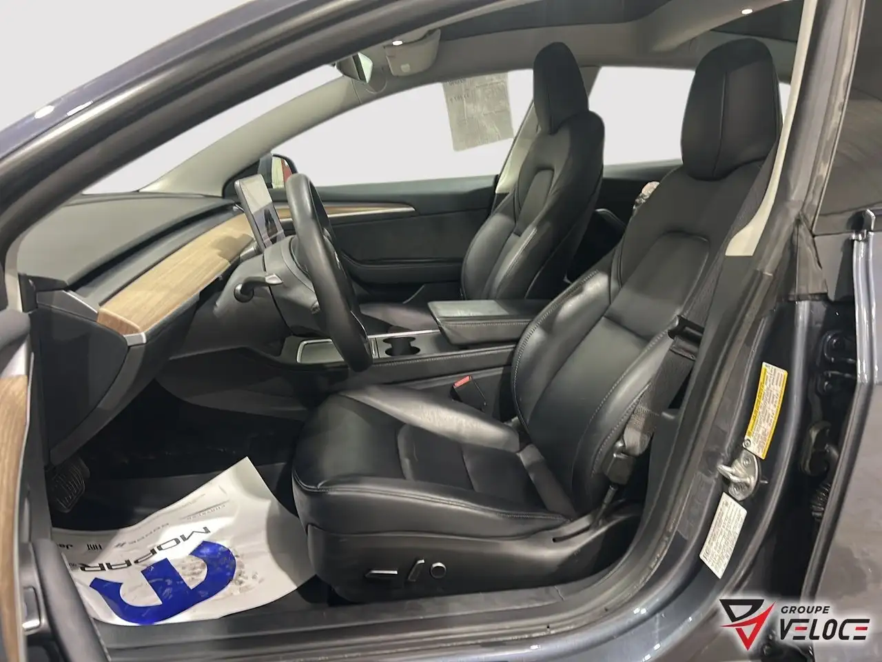 Tesla Model 3 снимка Tesla Model 3