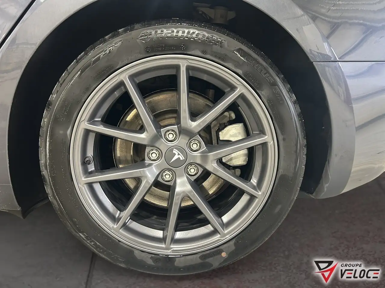 Tesla Model 3 снимка Tesla Model 3