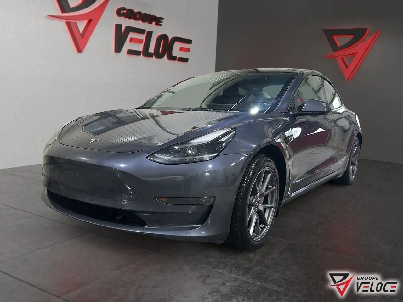 Tesla Model 3 снимка Tesla Model 3