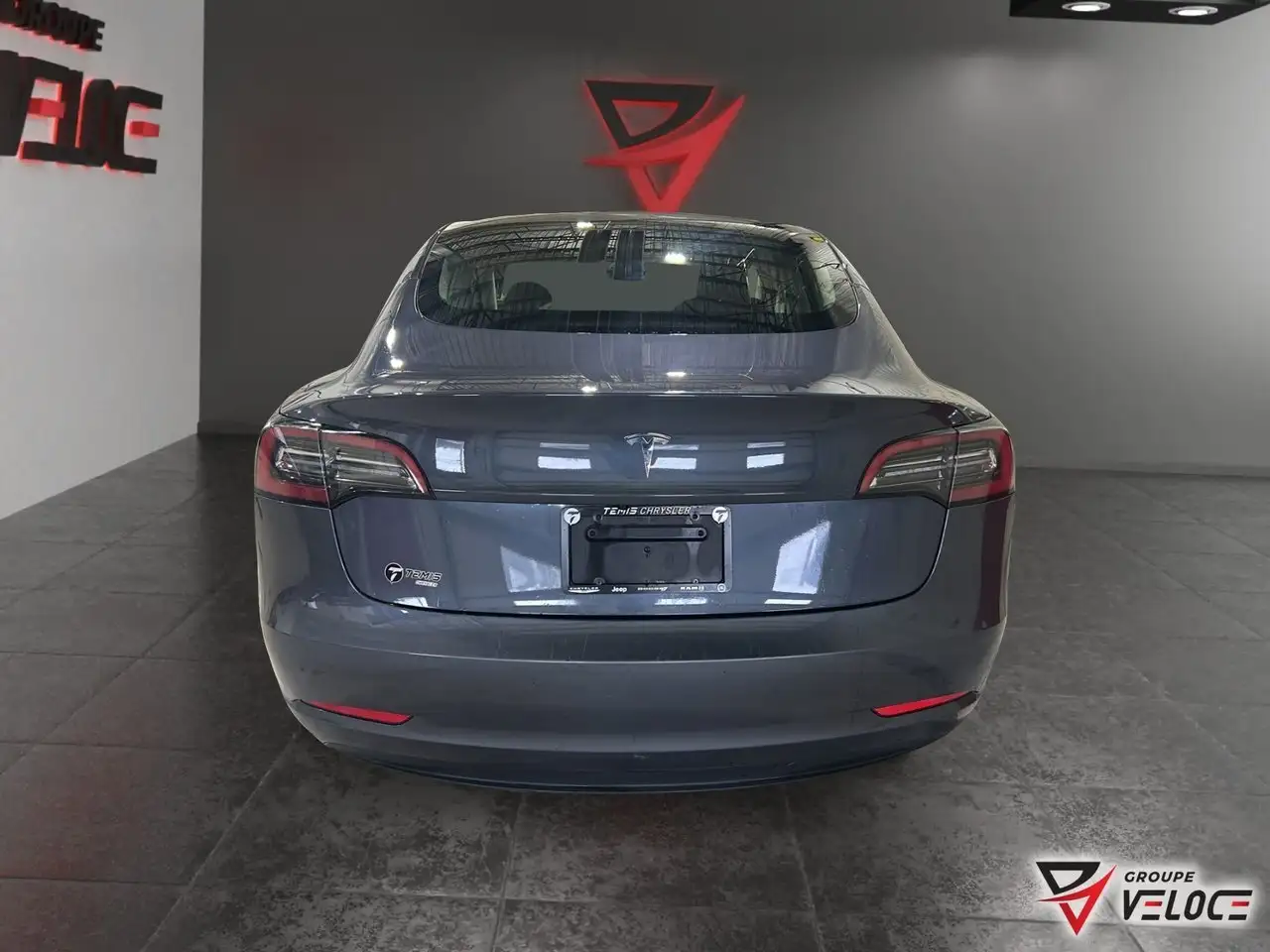 Tesla Model 3 снимка Tesla Model 3