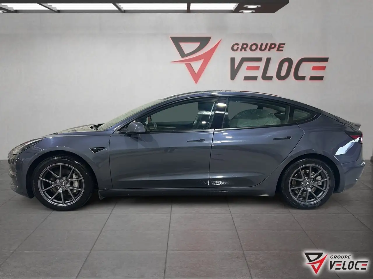 Tesla Model 3 снимка Tesla Model 3