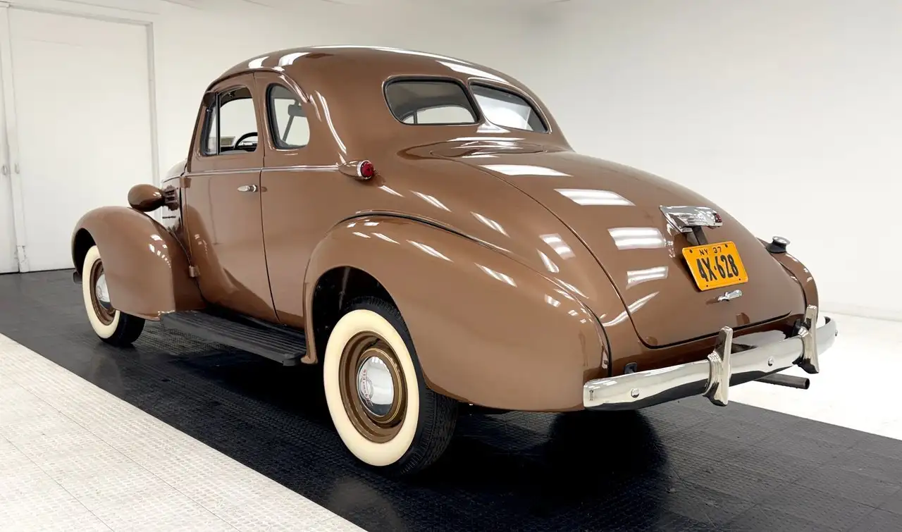 Oldsmobile F37 6 Business Coupe, foto 3