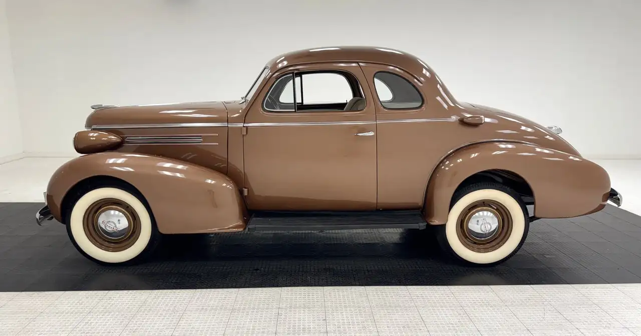 Oldsmobile F37 6 Business Coupe, foto 2
