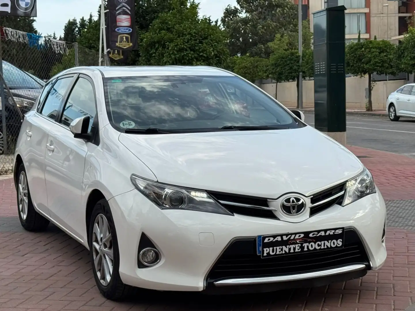Toyota Auris 120D Feel! Blanco - 1