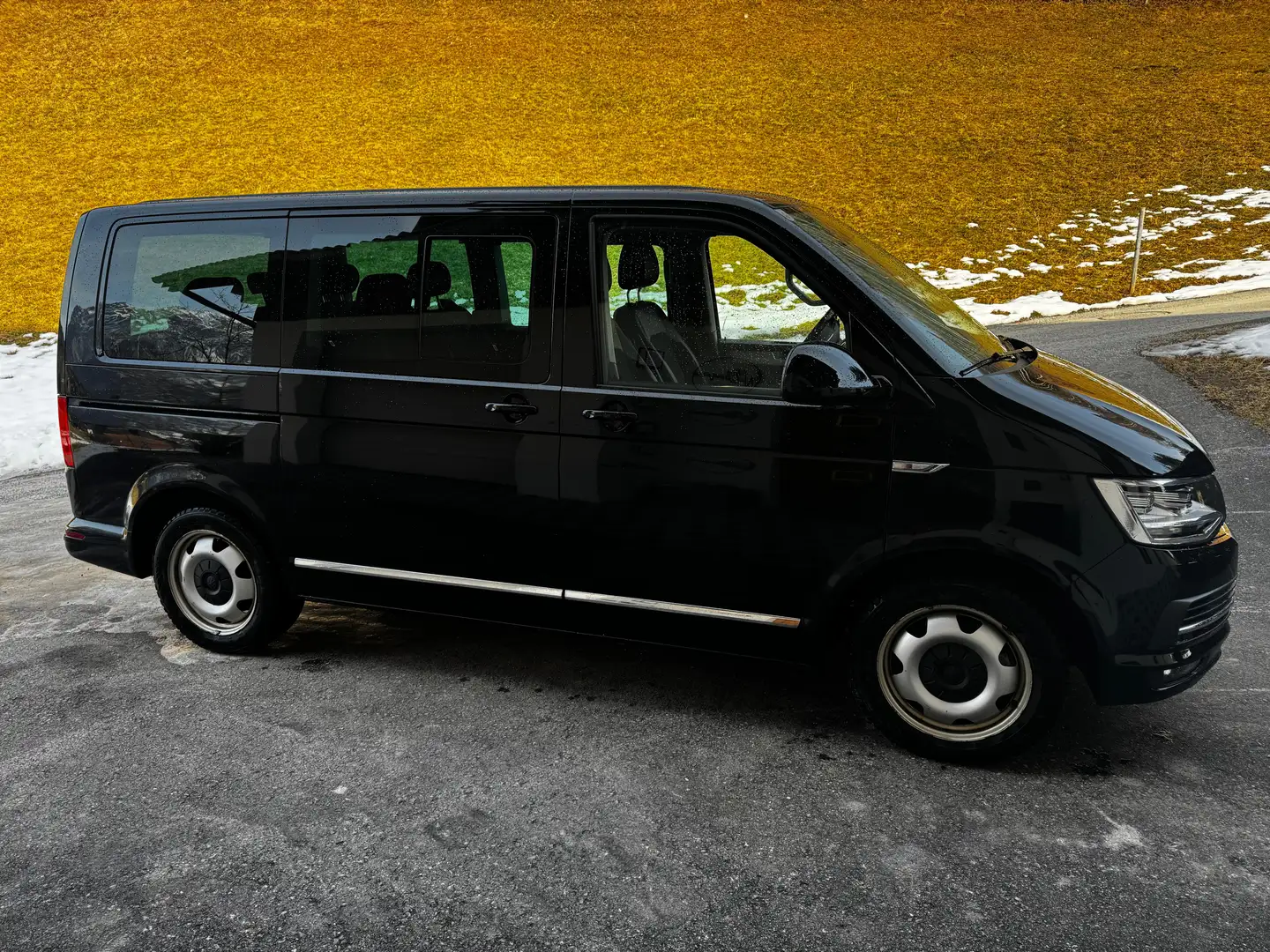 Volkswagen T6 Multivan Multivan Highline 2,0 TDI 4Motion BMT DSG Highline Schwarz - 2