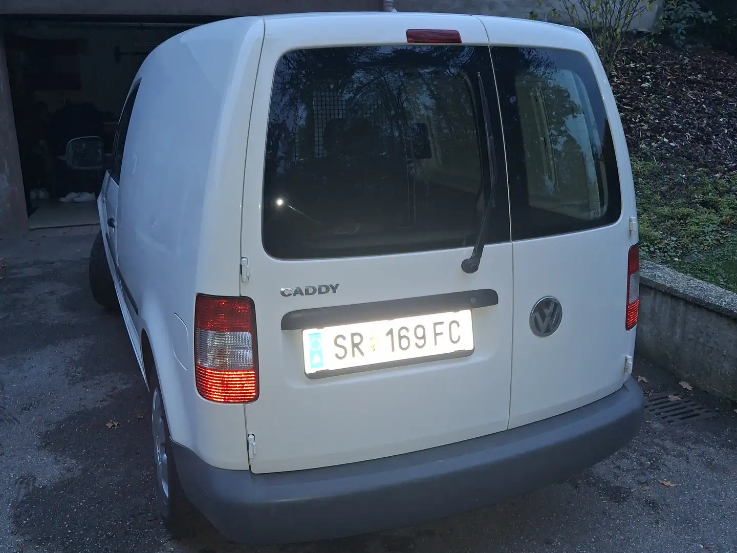 Volkswagen Caddy Weiß - 2