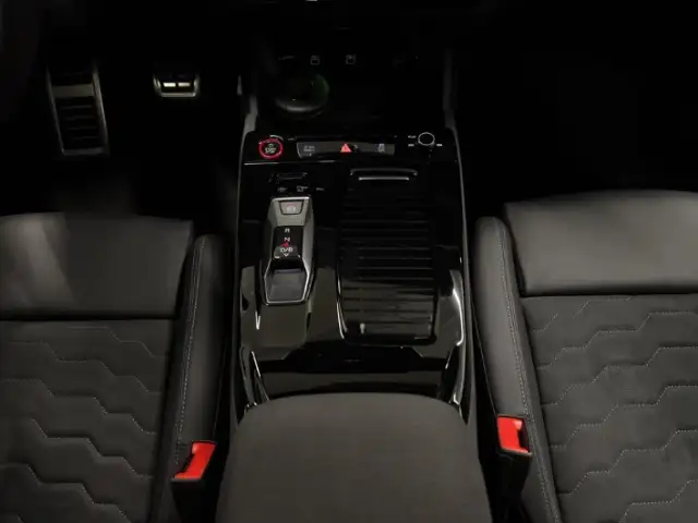 Audi A6 view 13