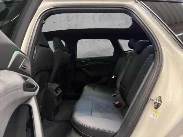 Audi A6 view 10