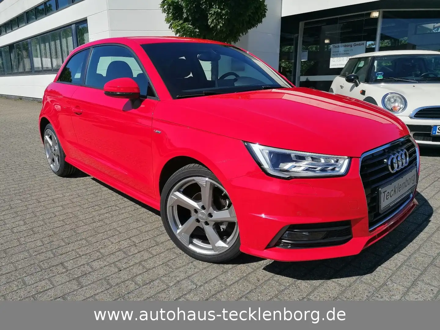 Audi A1 1.0 TFSI Admired - S-Line - Navigation - Xeno Rot - 2