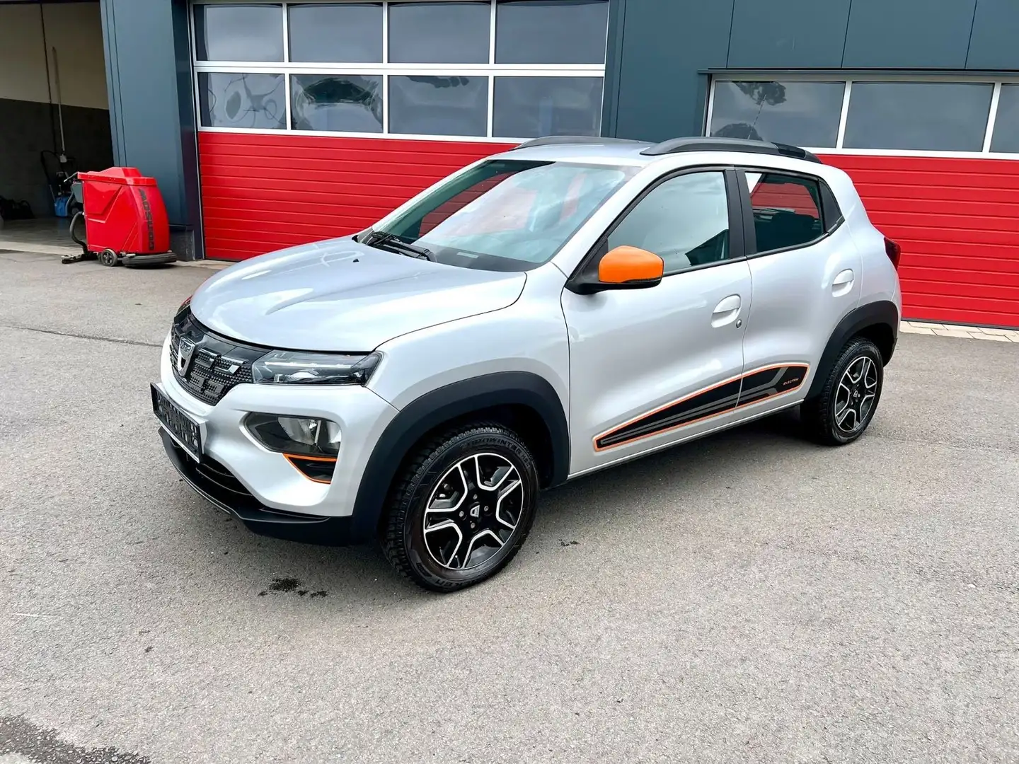 Dacia Spring Electric Comfort Plus Grau - 2
