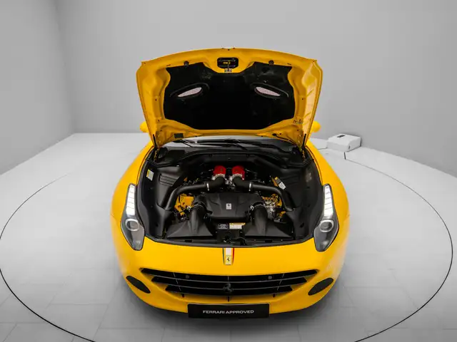 Ferrari California view 10