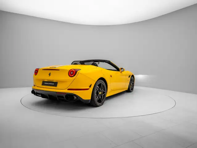 Ferrari California view 5