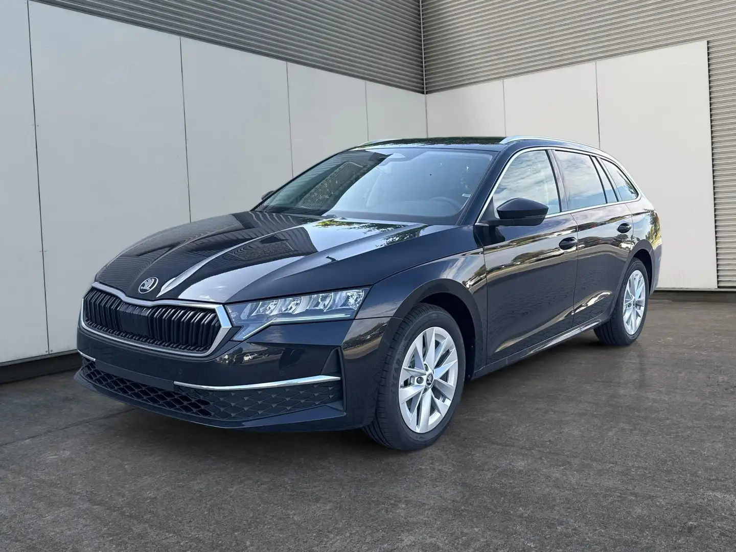 Skoda Octavia Combi Selection ACC+AHK+eHK+KAM+PDC+LED+17" ALU... Schwarz - 1