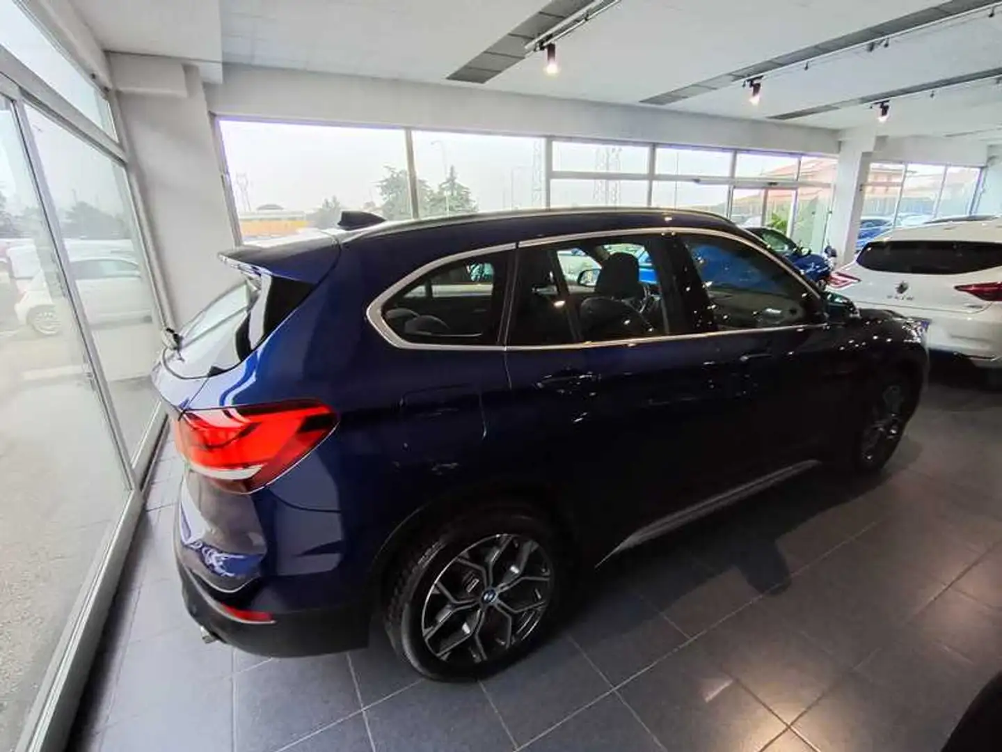 BMW X1 sdrive20i Auto Bleu - 2