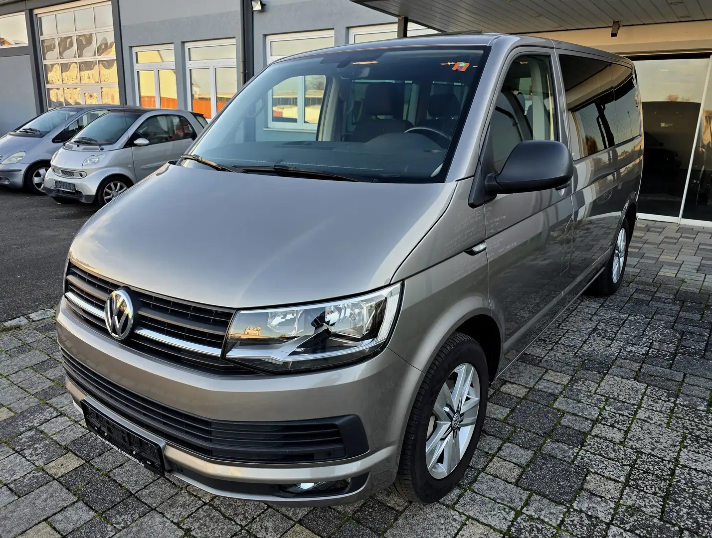 Volkswagen T6 Multivan Multivan Automatik 7-Sitze Standheizung SD Kamera Beige - 1