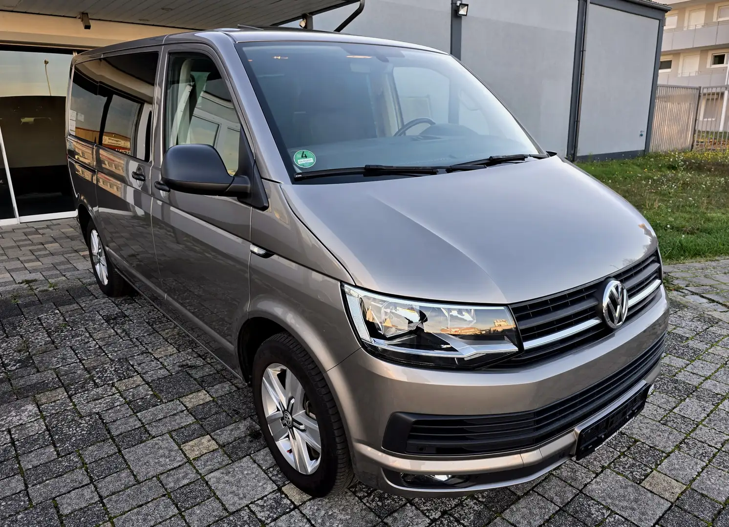 Volkswagen T6 Multivan Multivan Automatik 7-Sitze Standheizung SD Kamera Beige - 2