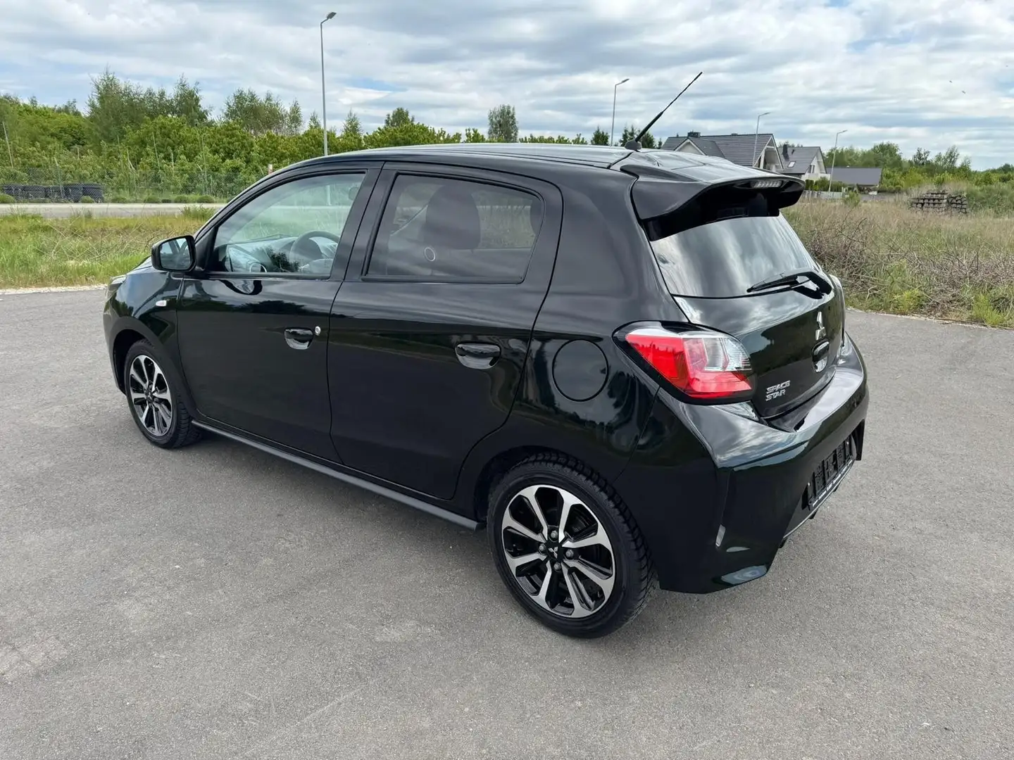 Mitsubishi Space Star -- Kamera+Alu+4xel.FH+DAB-Radio -- Schwarz - 2