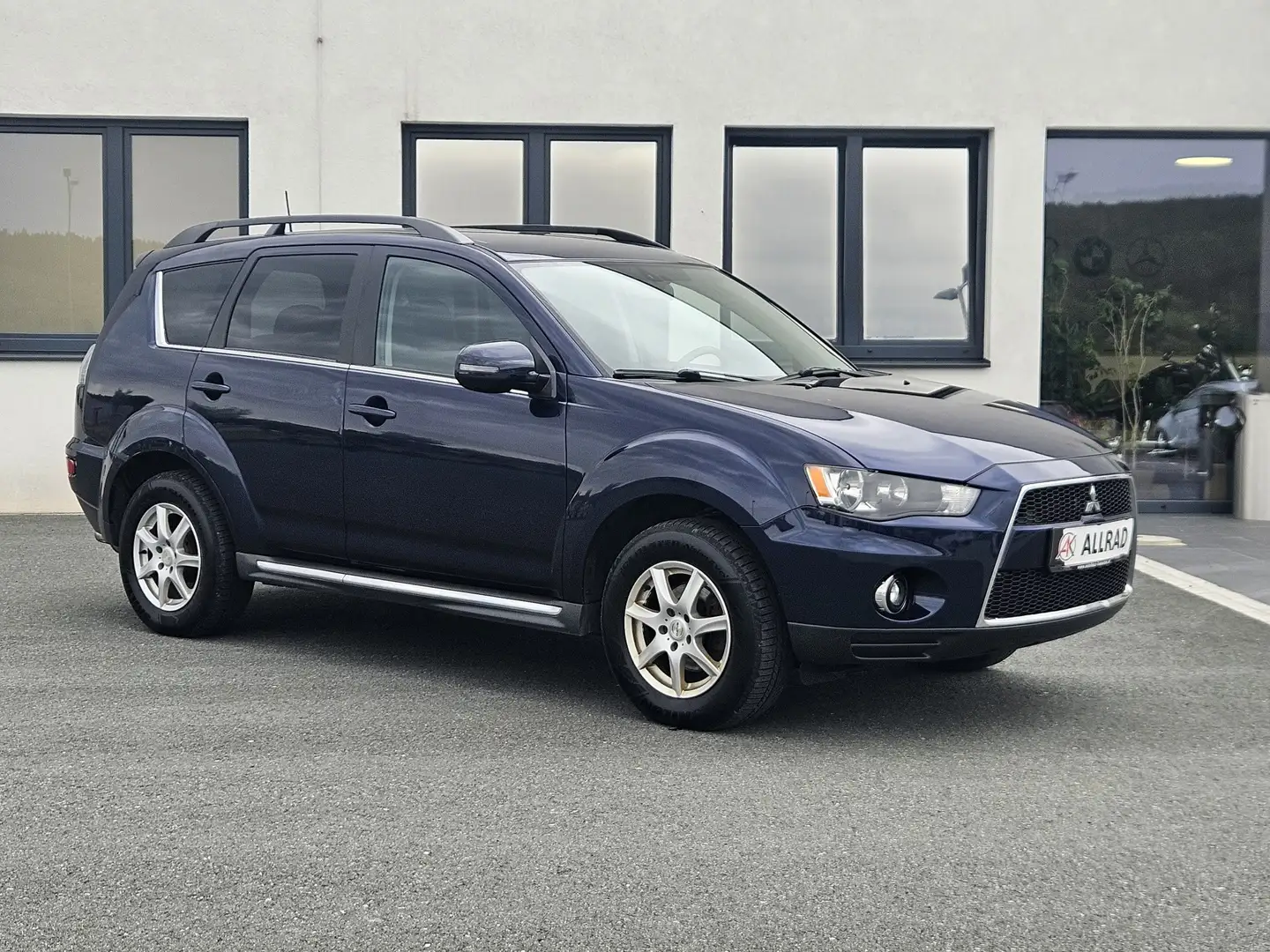 Mitsubishi Outlander Invite 4WD Blau - 1