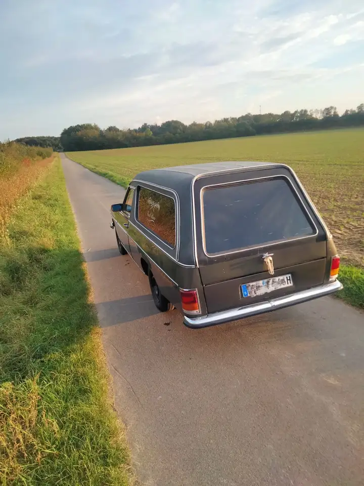 Mercedes-Benz W 114/115 Strich-Acht Leichenwagen, foto 3