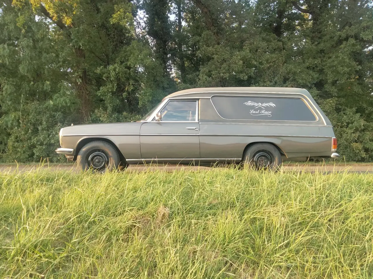 Mercedes-Benz W 114/115 Strich-Acht Leichenwagen, foto 4