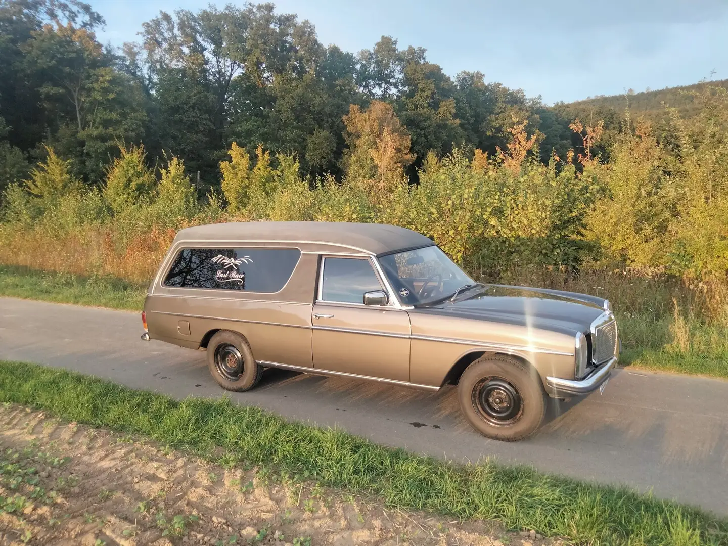 Mercedes-Benz W 114/115 Strich-Acht Leichenwagen - 1