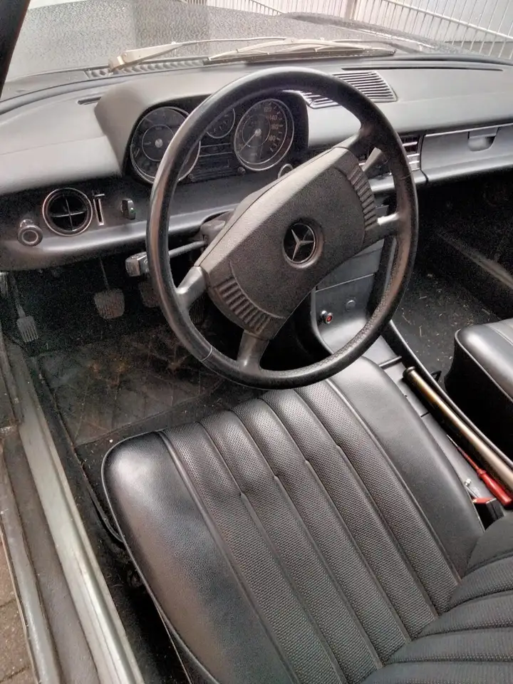 Mercedes-Benz W 114/115 Strich-Acht Leichenwagen, foto 12