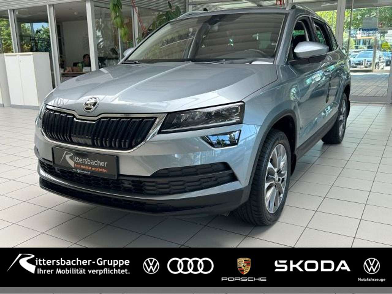 Skoda Karoq 2021 — Clever 1.5 TSI DSG AHK Navi Kamera PDC