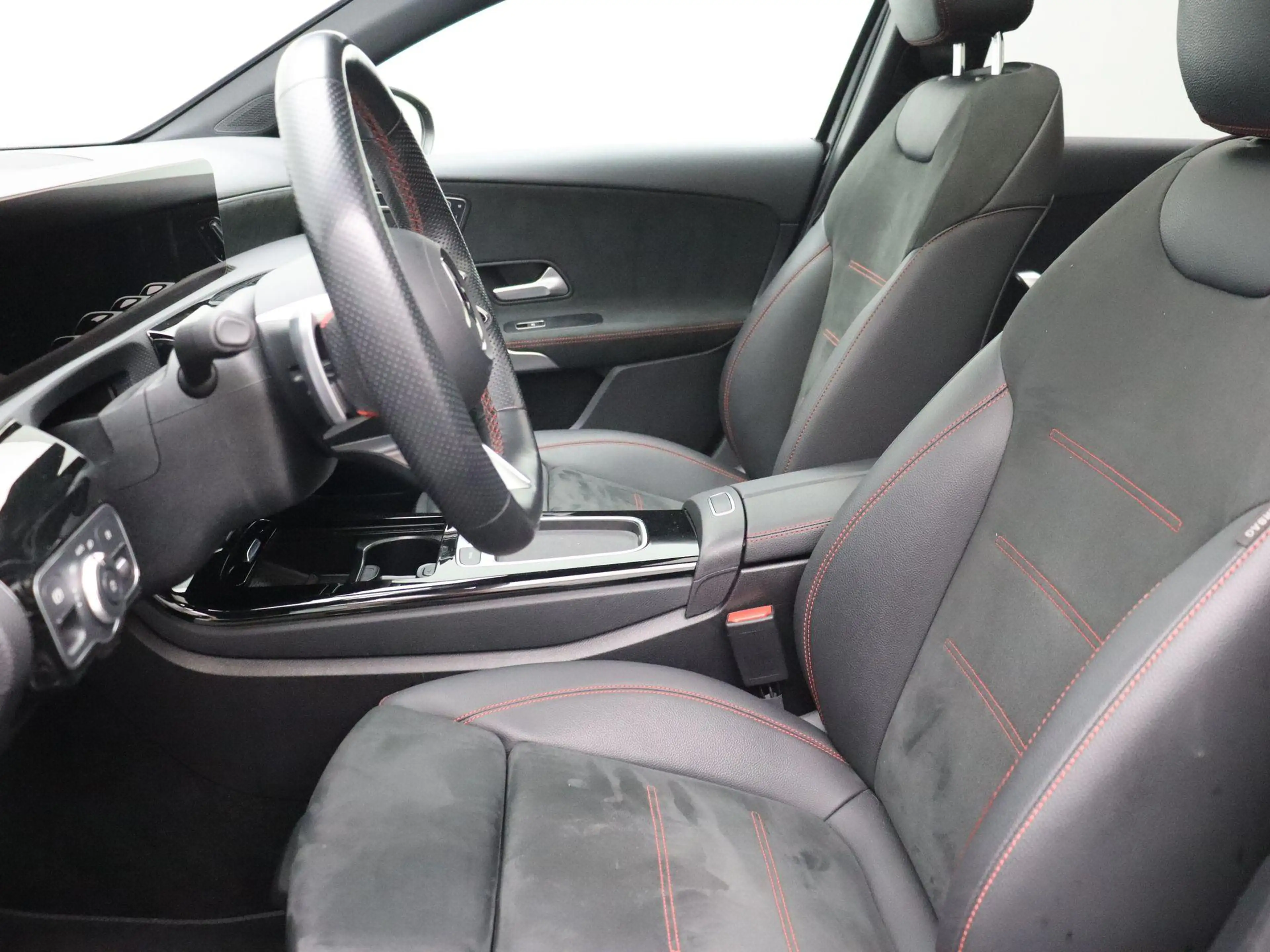 Mercedes-Benz A 180 Sedan AMG Line METEEN LEVERBAAR | PANODAK | MULTIB — photo 11
